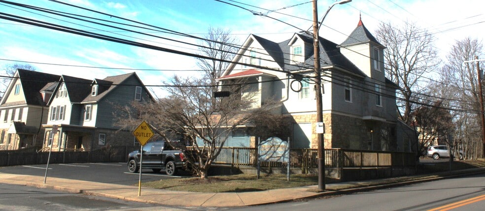 More Photos Of 31 Park Ave, Oreland Freestanding For Sale