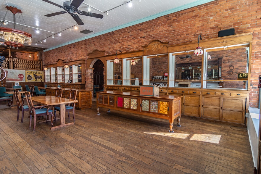 More Photos Of 115 NE Locust St, Oakland Restaurant For Sale