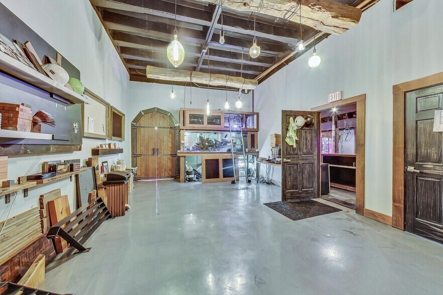 More Photos Of 3693-3705 W Grand Ave, Chicago Warehouse For Sale