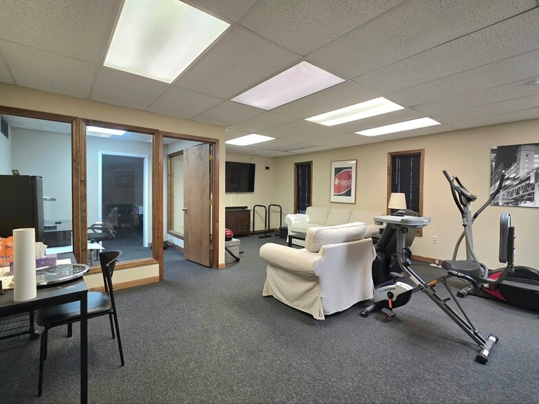 More Photos Of 14440 W Edison Dr, New Lenox Manufacturing For Sale