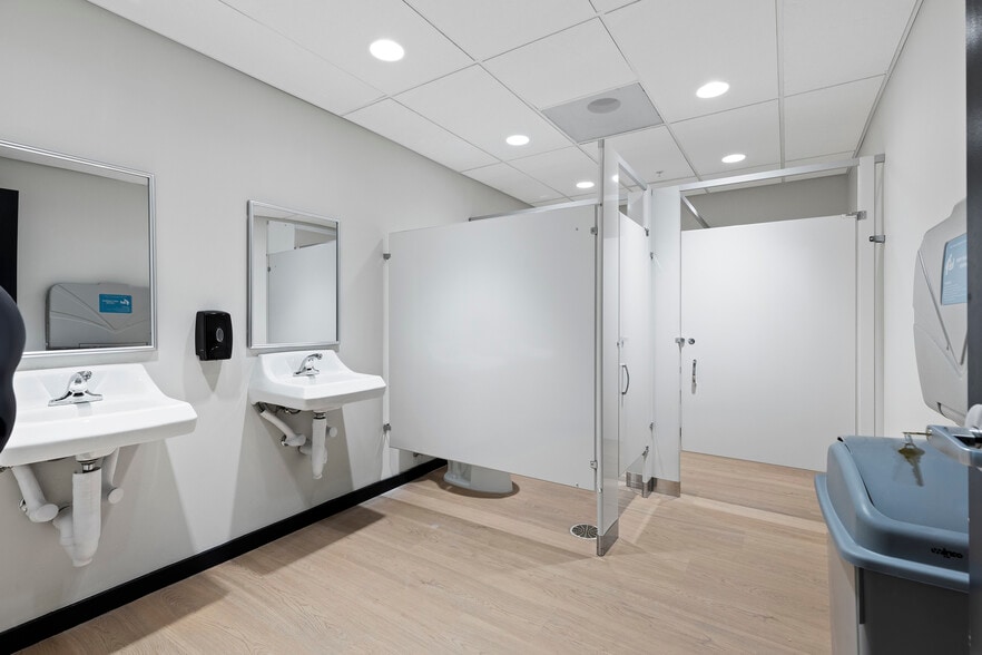 More Photos Of 939 10th St, Modesto Storefront Retail Office For Lease