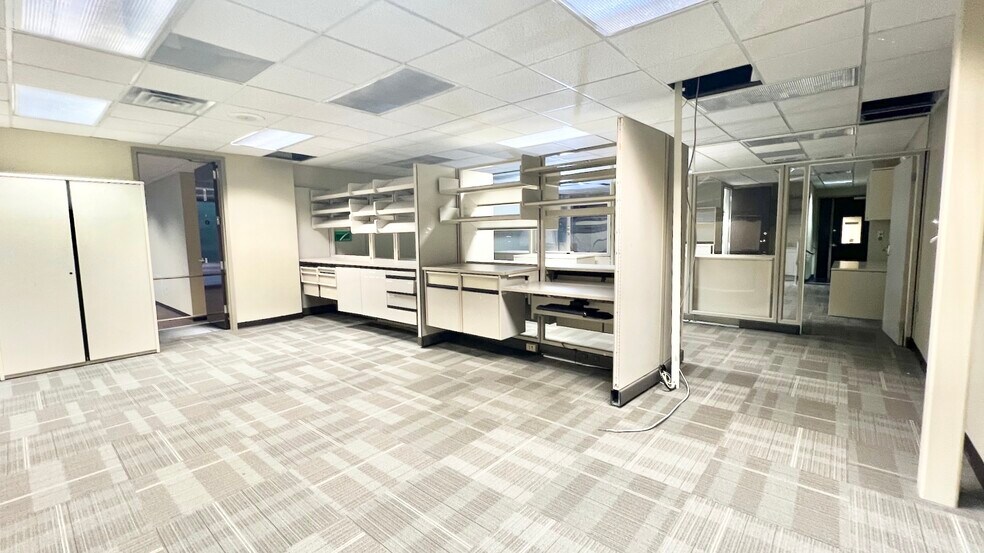 More Photos Of 8800 Roswell Rd, Sandy Springs Office For Sale