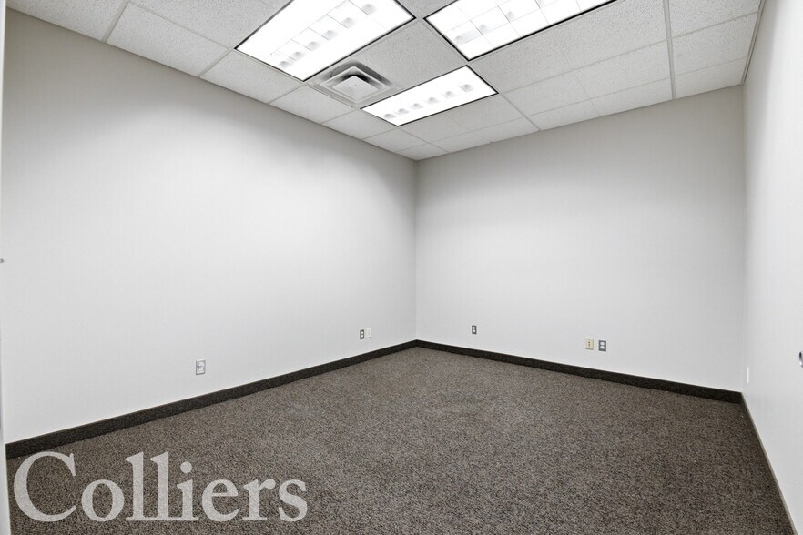 More Photos Of 1036 E Iron Eagle Dr, Eagle Office For Sale