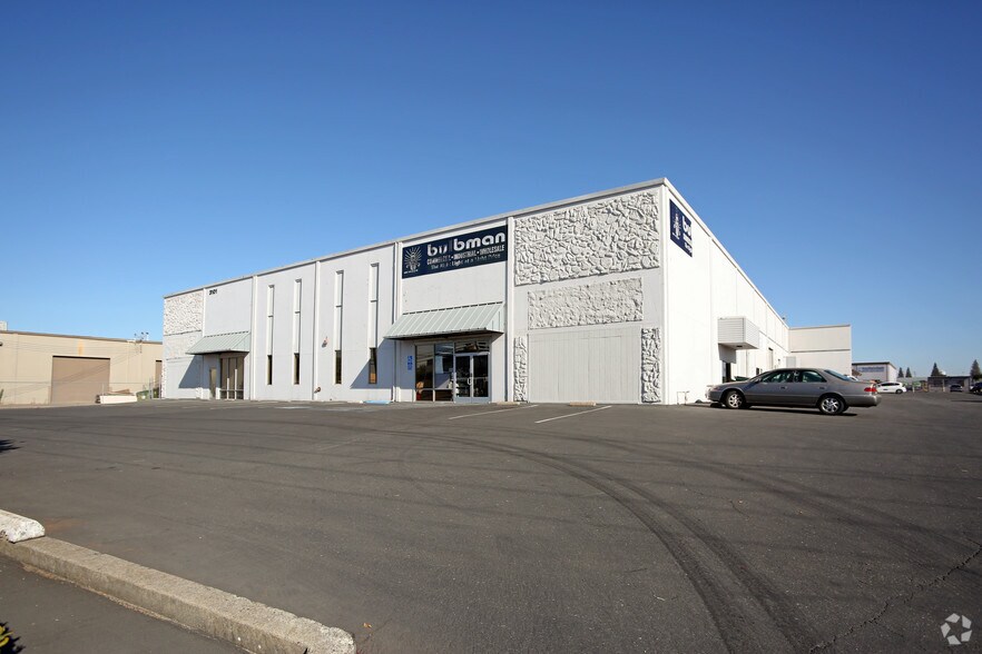 More Photos Of 3101-3105 Orange Grove Ave, North Highlands Warehouse For Lease