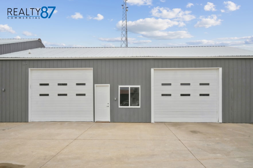 More Photos Of 1620 W Post Rd SW, Cedar Rapids Warehouse For Sale