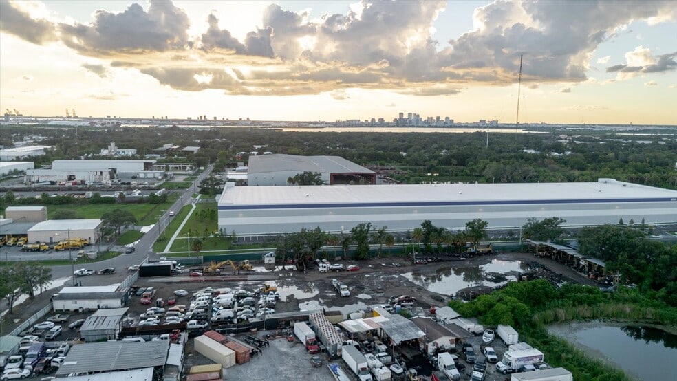 More Photos Of 5404 24th Ave S, Tampa Auto Salvage Facility For Sale