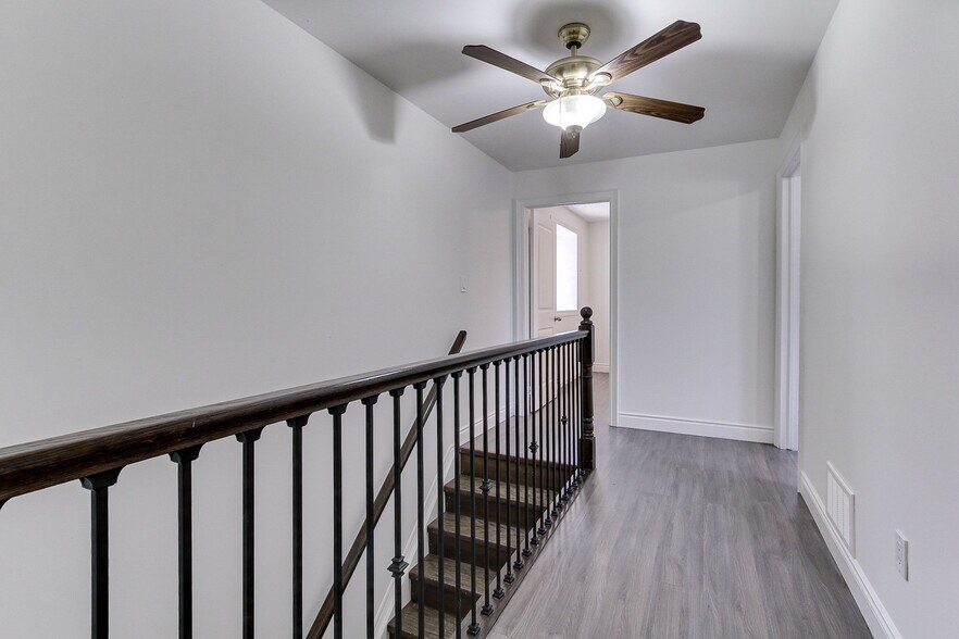 More Photos Of 395 Bay St W, Brock Office For Sale