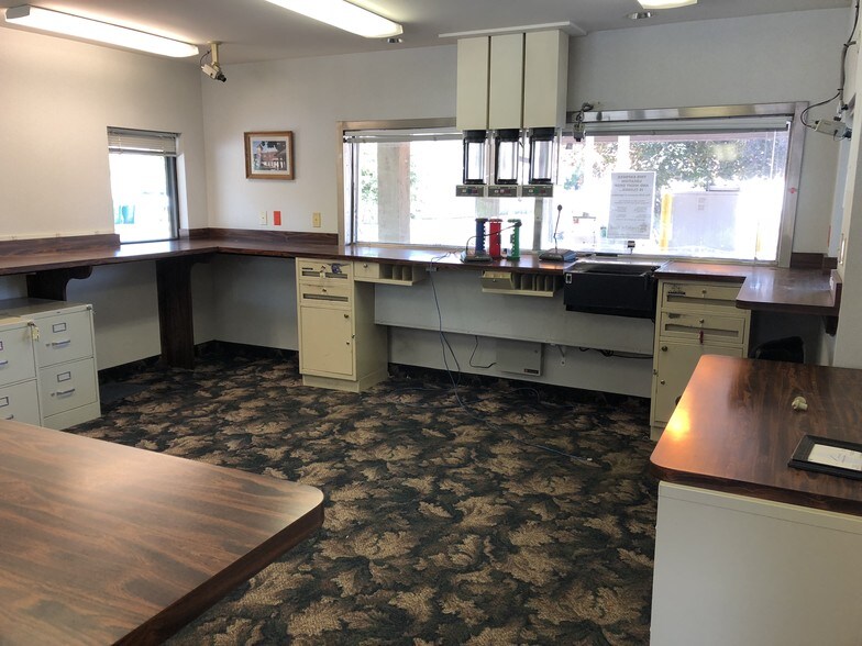 More Photos Of 252 E Washington St, East Peoria Office For Lease