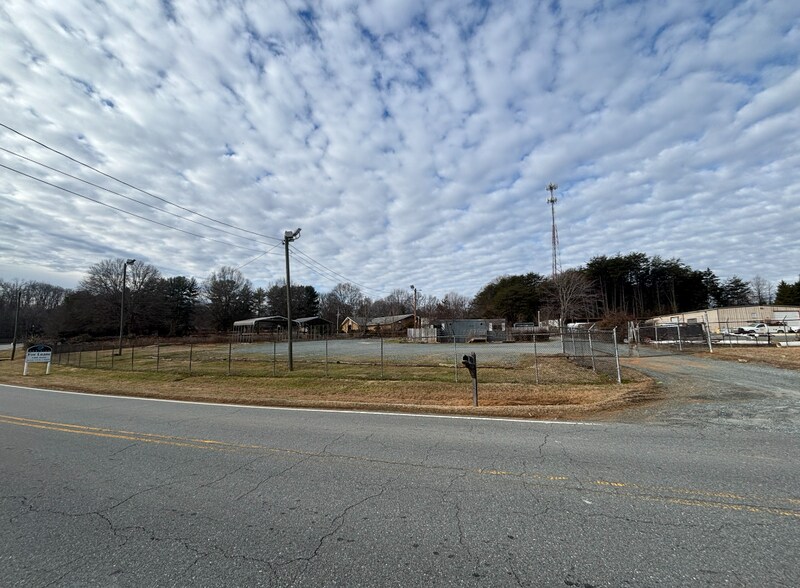 More Photos Of 5118 N Causeway Rd, Winston-Salem Land For Lease