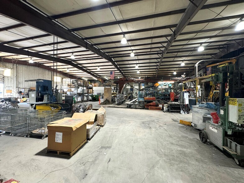 More Photos Of 1211 S Powell Rd, Independence Manufacturing For Lease