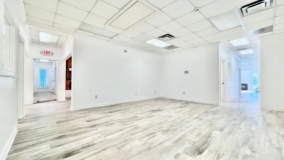 More Photos Of 535 Queen City Pky, Gainesville Office For Lease