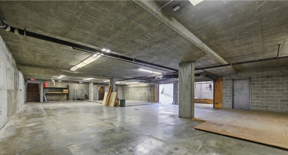 More Photos Of 5508 Dorset St, Burnaby Distribution For Sale