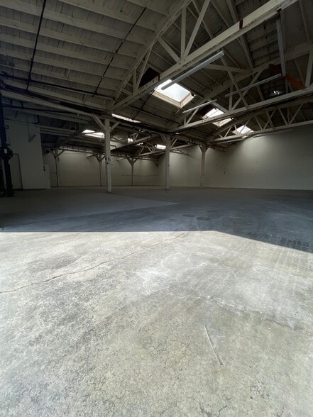 More Photos Of 3227 N San Fernando Rd, Los Angeles Industrial For Lease