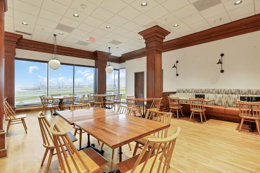 More Photos Of 301 Broadway, Lorain Hotel For Lease