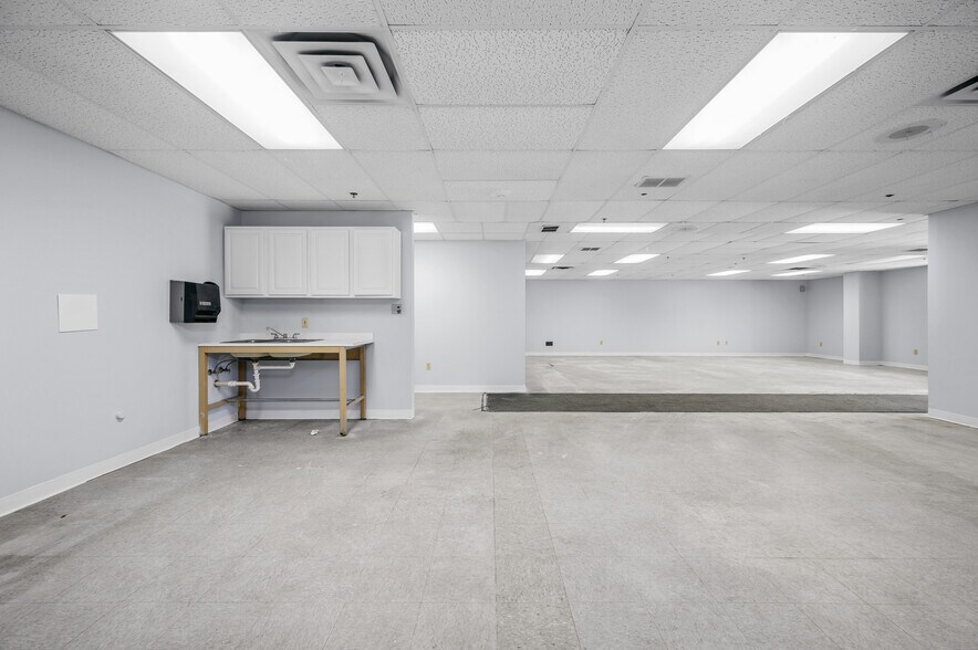 More Photos Of 2291 Traversefield Dr, Traverse City Manufacturing For Lease