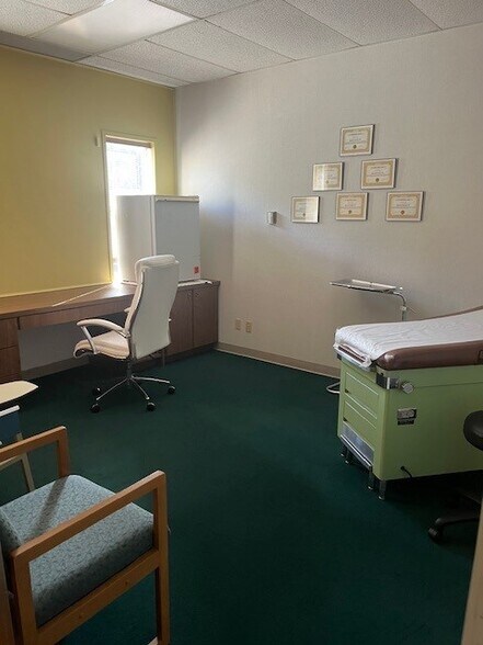 More Photos Of 835 Cesery Blvd, Jacksonville Medical For Sale