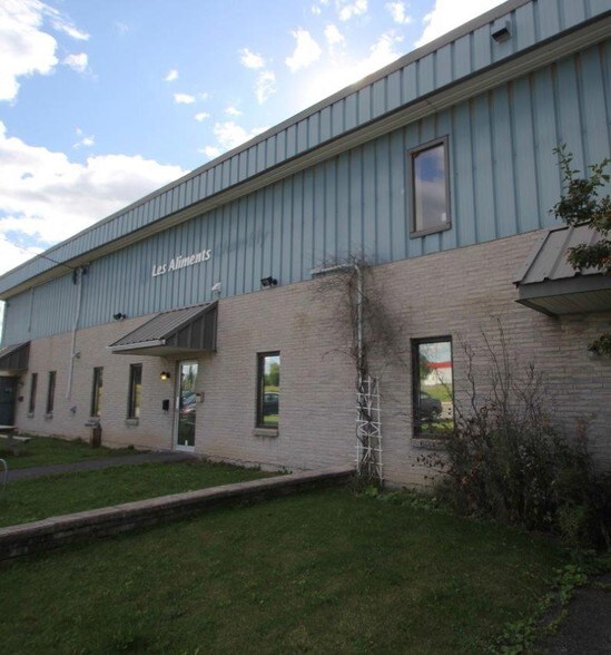 More Photos Of 900-914 Av Simard, Chambly Warehouse For Sale