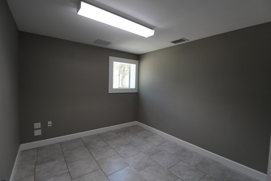 More Photos Of 2308 58th Ave E, Sarasota Warehouse For Sale