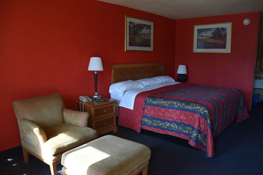 More Photos Of 1407 E Rusk St, Jacksonville Hotel For Sale