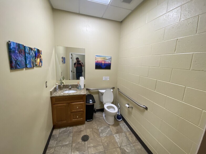 More Photos Of 867-887 Grand Oaks Dr, Howell Warehouse For Lease