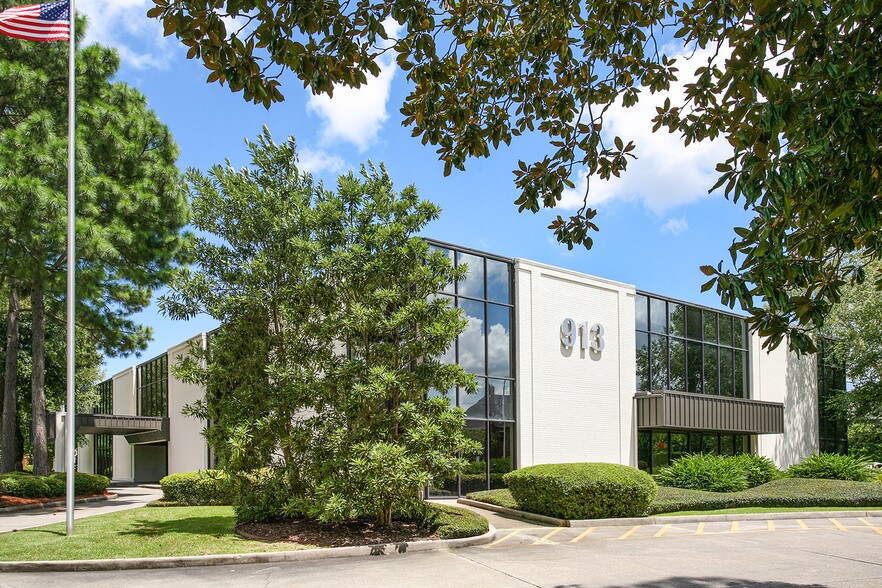 More Photos Of 913 S College Rd, Lafayette Medical For Lease