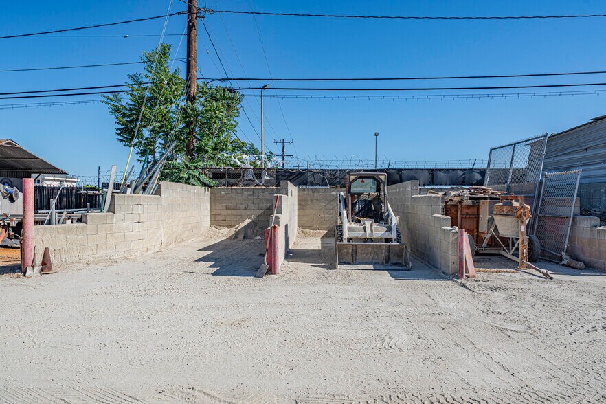 More Photos Of 8464 Garvey Ave, Rosemead Contractor Storage Yard For Sale