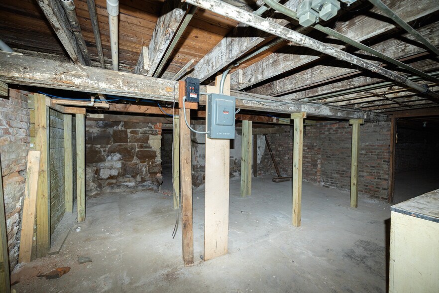 More Photos Of 115 N Main St, Lindsborg General Retail For Sale