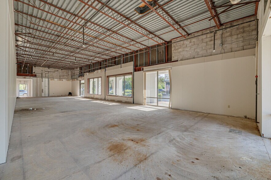 More Photos Of 5501-5555 Roosevelt Blvd, Clearwater Unknown For Lease