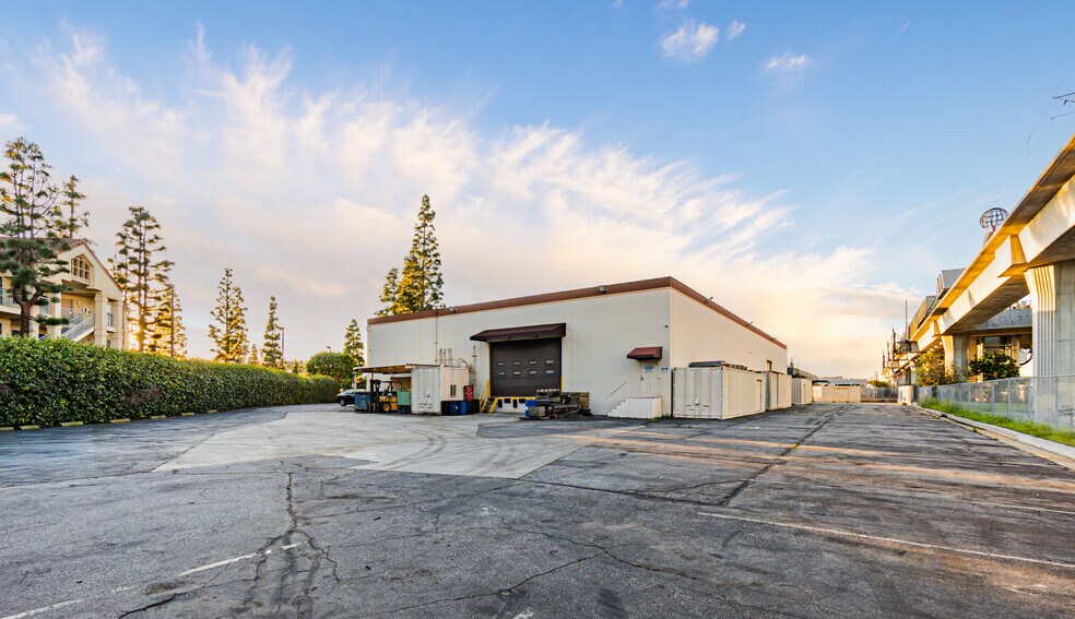 More Photos Of 750 S Douglas St, El Segundo Flex For Lease