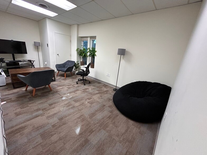 More Photos Of 6714 Patterson Ave, Richmond Office For Lease