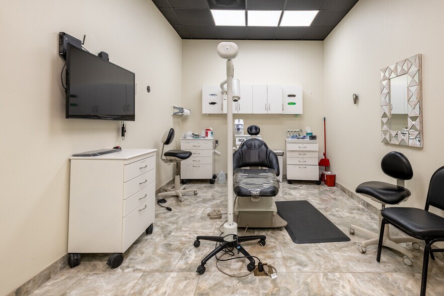 More Photos Of 302 S Lewis Ave, Tulsa Medical For Lease