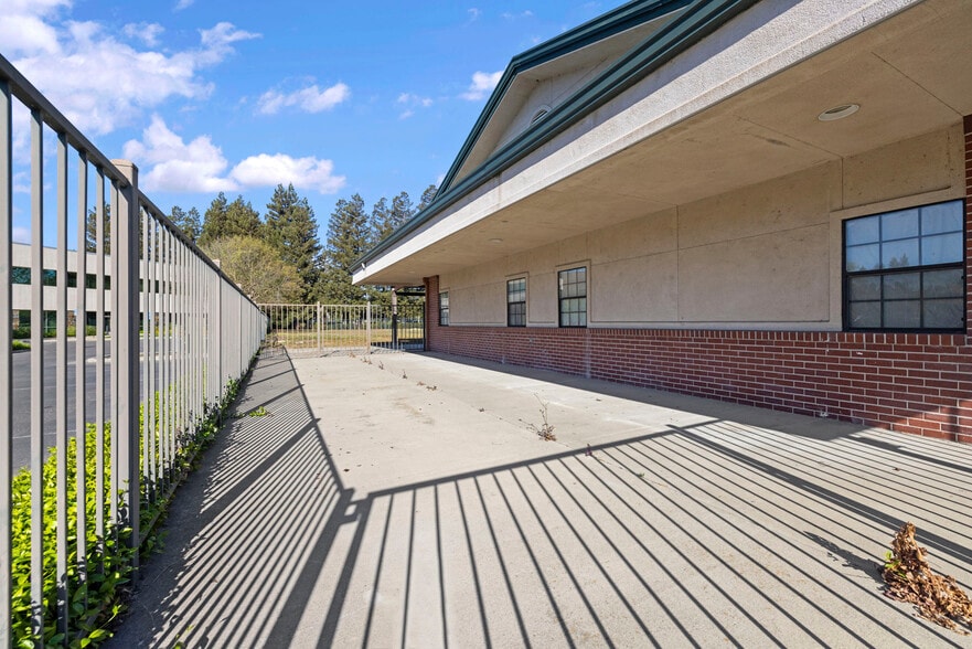 More Photos Of 3404 Shadowbrook Dr, Stockton Storefront Retail Office For Lease