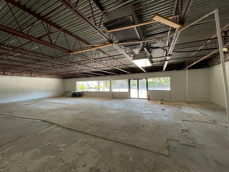 More Photos Of 1021 W Swann Ave, Tampa Supermarket For Lease