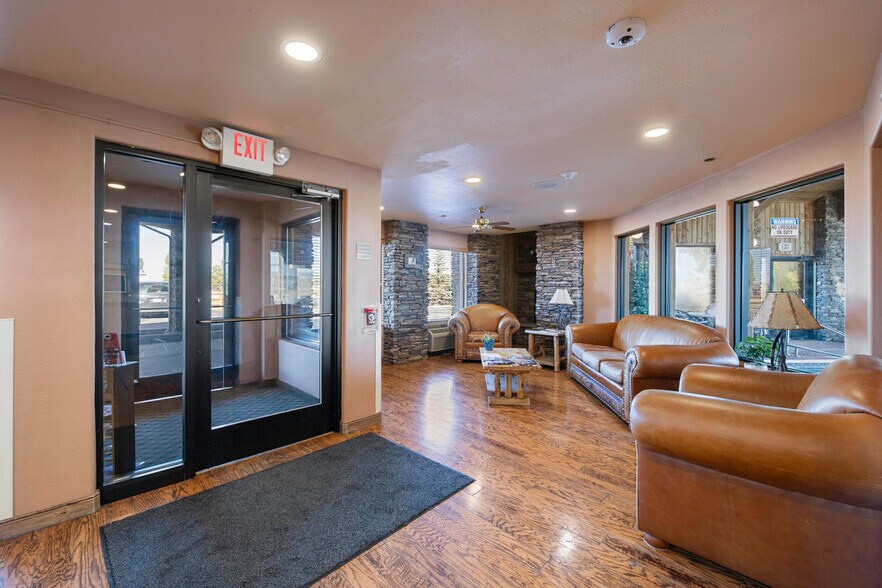 More Photos Of 1424 W Pine St, Pinedale Hotel For Sale