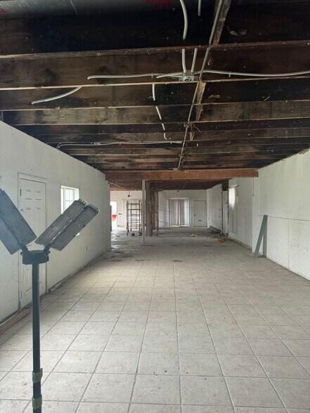 More Photos Of 1726 W Compton Blvd, Compton Storefront Retail Office For Sale