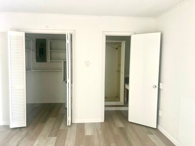 More Photos Of 907 S Main St, LaFayette Light Distribution For Sale