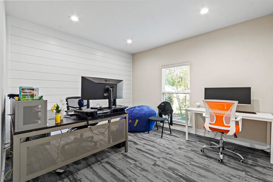 More Photos Of 2720 NW 6th St, Gainesville Medical For Lease