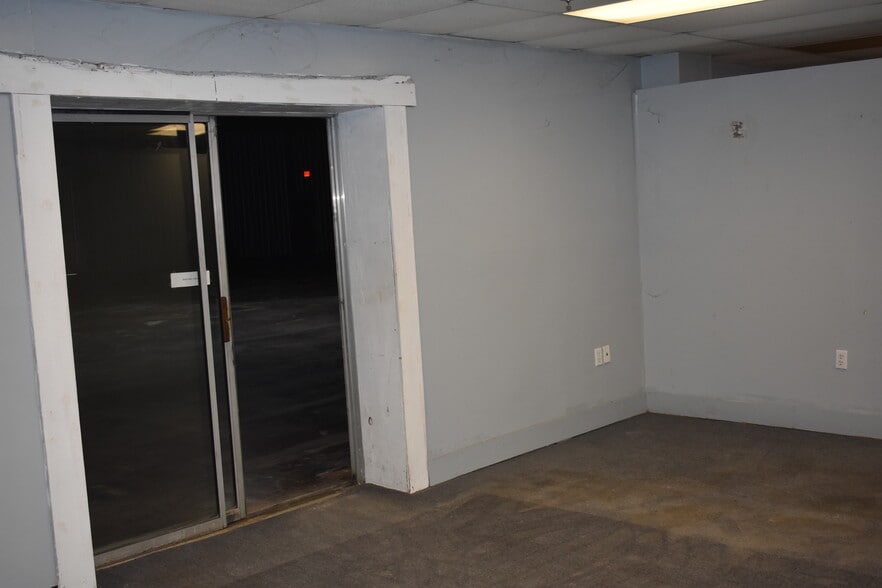 More Photos Of 216 Industrial Dr, Ridgeland Warehouse For Lease