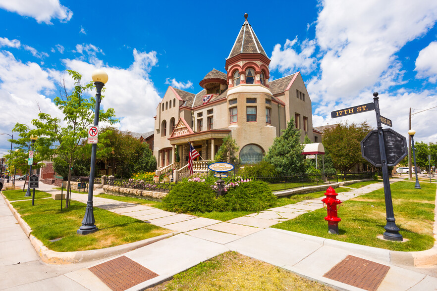 Primary Photo Of 222 E 17th St, Cheyenne Hotel For Sale