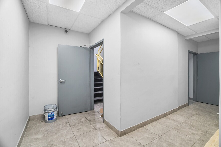 More Photos Of 8200-8358 NW 30th Ter, Doral Warehouse For Lease