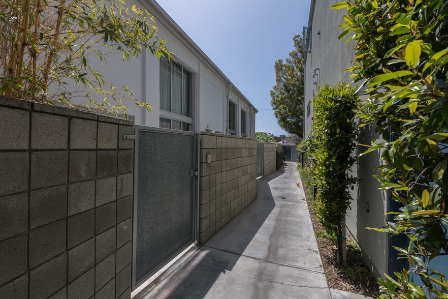 More Photos Of 2100 Abbot Kinney Blvd, Venice Office For Lease