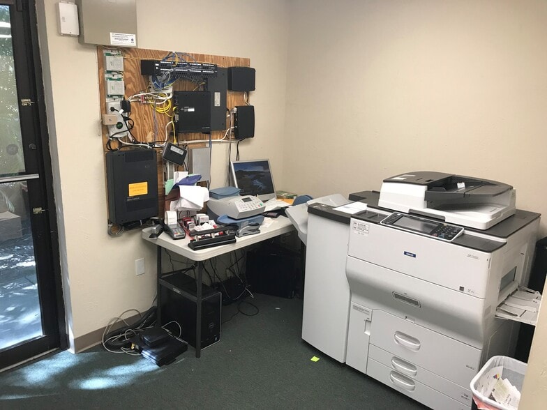 More Photos Of 6315 Presidential Ct, Fort Myers Office For Lease