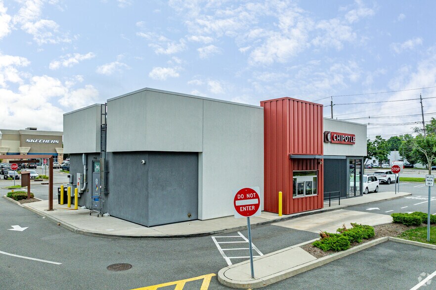 More Photos Of 545 N State Rt 17, Paramus Fast Food For Sale