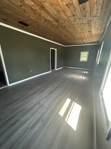 More Photos Of 237 E Main St, Yadkinville Freestanding For Lease