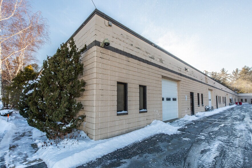More Photos Of 37 Lark Industrial Pky, Greenville Warehouse For Sale