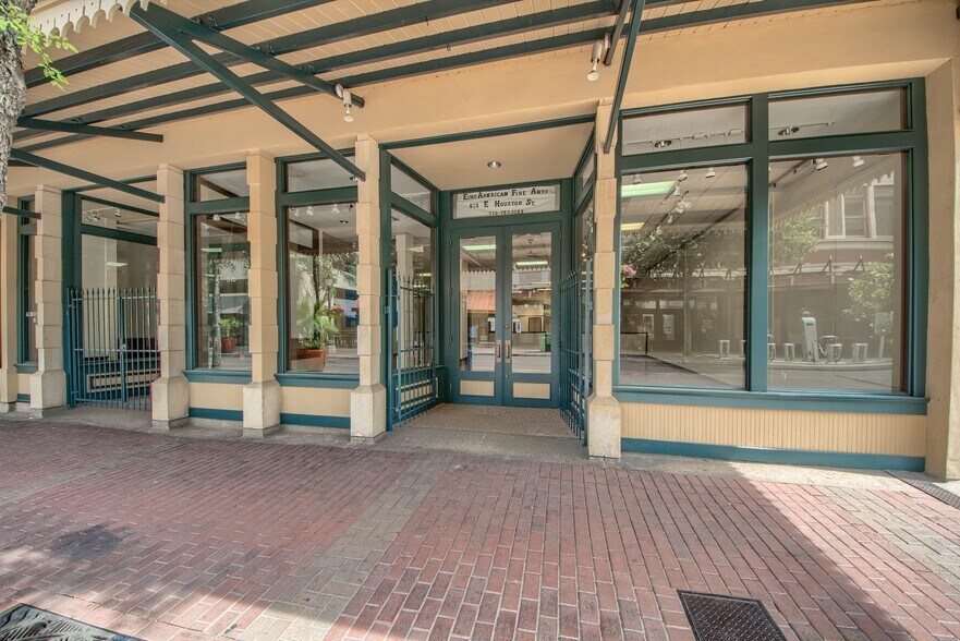 More Photos Of 515 E Houston St, San Antonio Storefront Retail Office For Lease