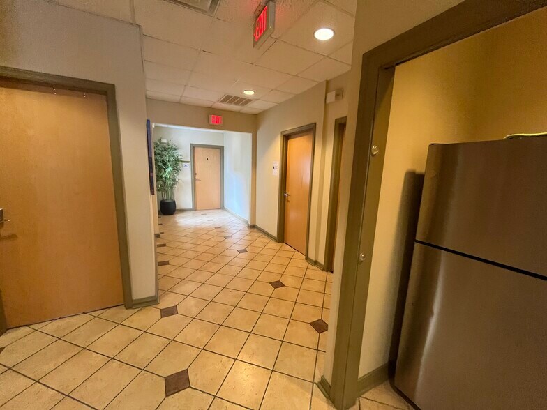 More Photos Of 309 W Main St, Round Rock Office For Sale
