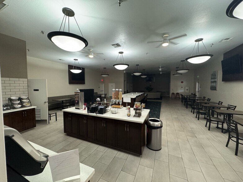 More Photos Of 1415 E Yosemite Ave, Manteca Hotel For Lease