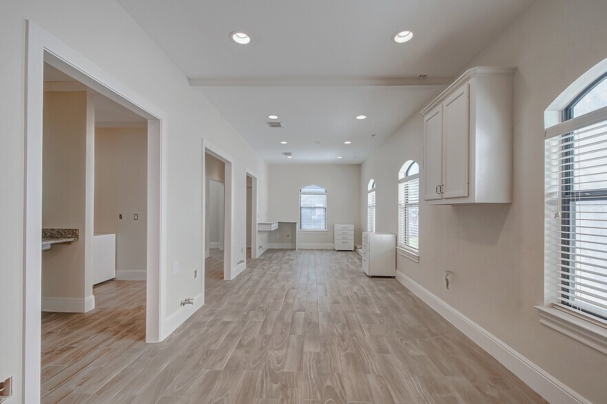 More Photos Of 21386 Provincial Blvd, Katy Medical For Sale