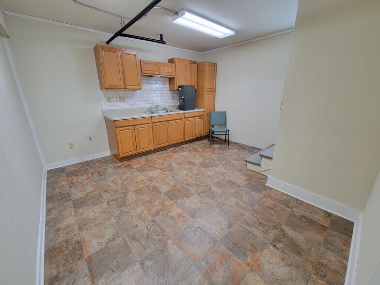 More Photos Of 215 Church St, Lenoir Office For Lease